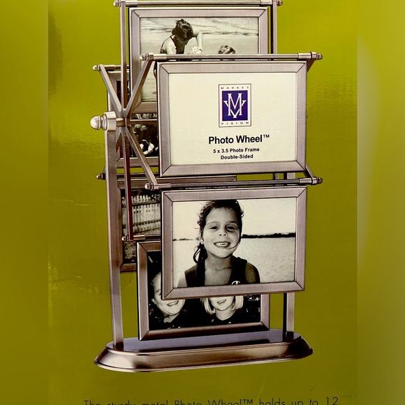 Revolving Photo Wheel - 12 Photos - Picture 2 of 3
